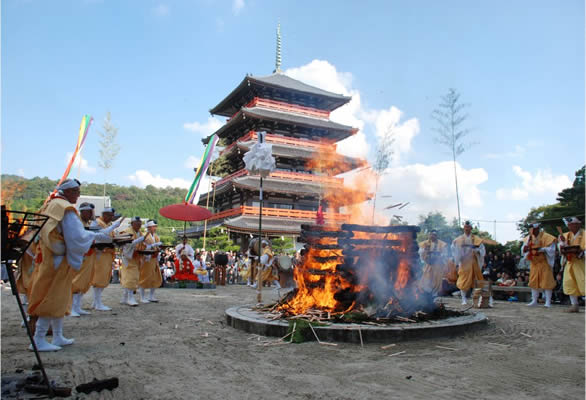 蓮華院誕生寺奥之院大祭